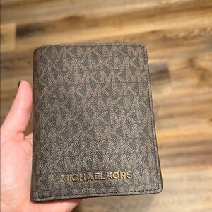 Michael Kors Wallet - NEW
